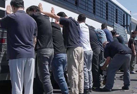 미국 이민 단속 당국이 홈페이지를 통해 지난 4일(현지시간) 조지아주 현대차그룹-LG에너지솔루션의 합작 배터리 공장 건설현장에서 벌인 불법체류·고용 단속하고 있다. [사진=ICE 홈페이지 영상 갈무리]