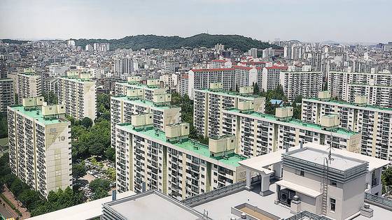 서울 양천구 목동의 재건축 대장 단지로 꼽히는 '목동신시가지 7단지' 전경. 내년 4~6월 조합 설립 인가를 목표로 하고 있다. 중앙포토