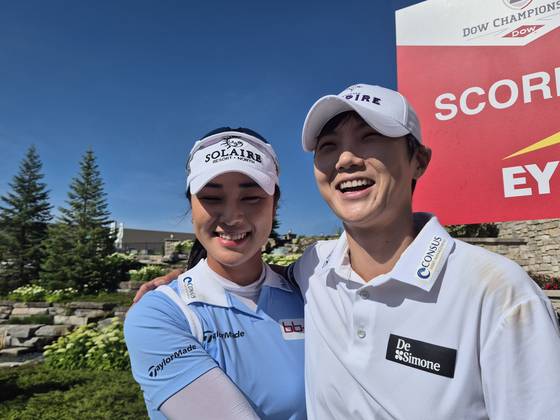 다우 챔피언십에서 함께 경기한 박성현과 윤이나. 성호준 기자