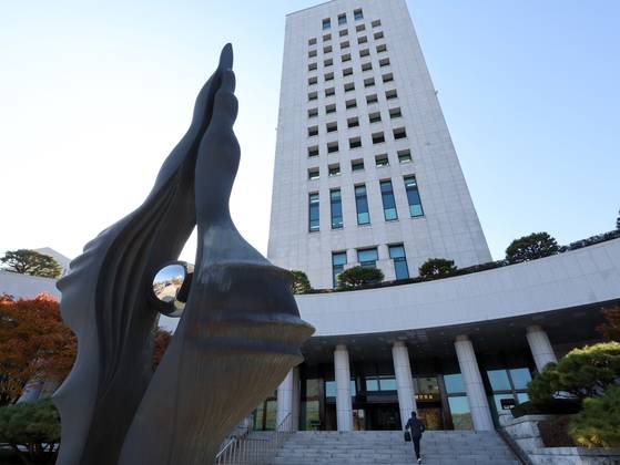 '대장동 1심 사건 항소 포기 사태'의 후폭풍이 거세지면서 박재억 수원지검장과 송강 광주고검장이 사의를 표명했다. 대검찰청 민원실 입구 전경. 뉴스1