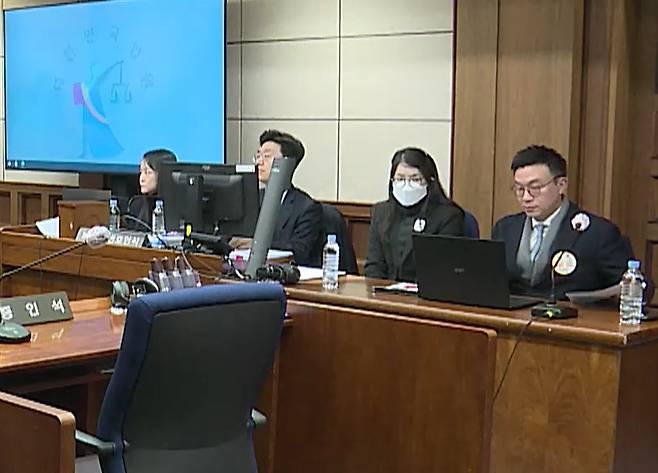 Former first lady Kim Keon Hee, second from right, attends the ninth hearing of her alleged violation of the Capital Markets Act at the Seoul Central District Court on Nov. 19. The hearing was televised for the first time. [SEOUL CENTRAL DISTRICT COURT]
