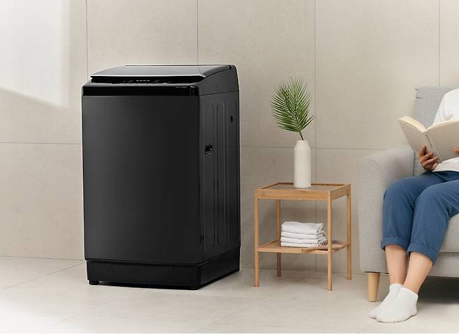 A 12-kilogram (26-pound) top-loading washing machine released by Cuckoo [CUCKOO]