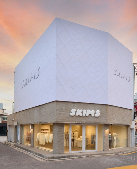 서울 성동구 성수동 ‘스킴스(SKIMS) 홀리데이 팝업’ 외부 전경 [현대백화점그룹 제공]