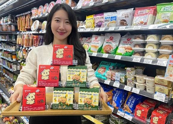 GS리테일이 운영하는 편의점 GS25는 4000원대 미니케이크와 1만원대 크리스마스 홀케이크를 출시한다고 밝혔다. [GS리테일 제공]