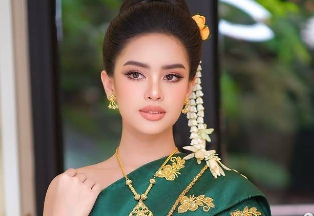 캄보디아 미인대회 우승자가 방콕이 갈등을 조장한다고 비난하는 정치적 발언으로 태국에서 논란이 일고 있다. [사진출처 = 인스타그램]