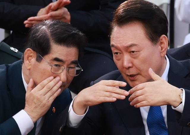 김용현 전 국방장관과 윤석열 대통령 [연합뉴스]