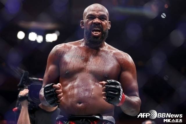 존 존스의 진심 어린 사과(?), 그러나 ‘백사장’ 데이나 화이트의 마음을 돌려놓기에는 부족했다. 사진=AFPBBNews=News1