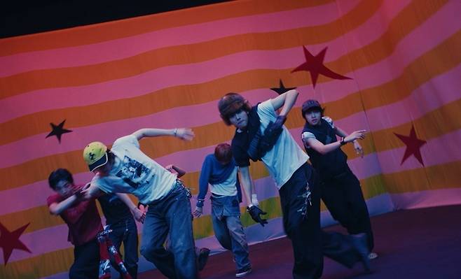 아이딧 ‘PUSH BACK’ 뮤직비디오 캡처