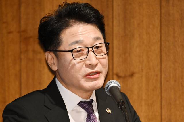 이호현 기후에너지환경부 2차관이 19일 서울 중구 신라호텔에서 열린 ‘제22회 에너지전략포럼’에서 ‘대한민국 기후에너지 정책 방향’을 주제로 기조연설을 하고 있다. 사진=오승현 기자