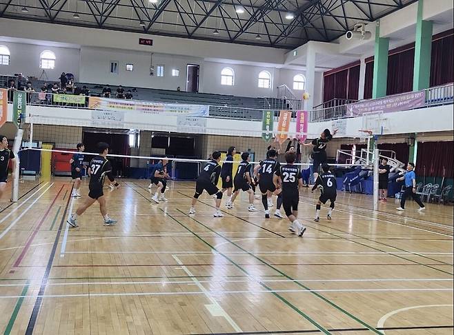 지난해 문화체육부장관기 생활체육 배구대회에 출전한 선수들의 경기 모습 ⓒ문경시 제공