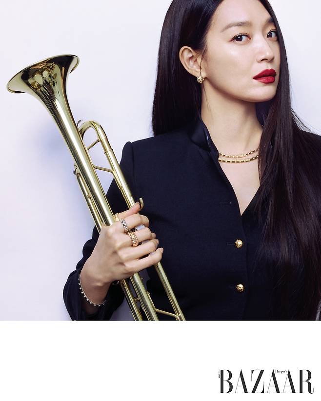 배우 신민아. 하퍼스 바자 제공