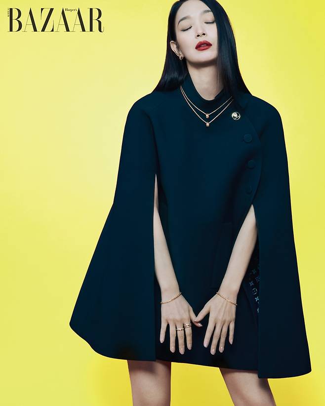 배우 신민아. 하퍼스 바자 제공