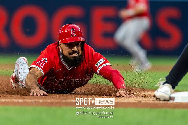 ▲ 슬라이딩하는 앤서니 렌던.