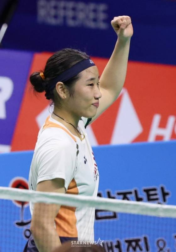 수원 빅터 코리아 오픈에서 승리 후 주먹을 불끈 쥐는 안세영. /사진=김진경 대기자