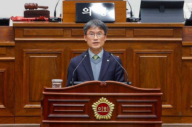 천창수 울산시교육감이 20일 울산시의회 본회의장에서 열린 제260회 울산광역시의회 제2차 정례회 제2차 본회의에서 2026년도 예산안 및 기금운용계획안에 대한 시정연설과 2025년도 추가경정예산안 및 기금운용 변경 계획안에 대한 제안설명을 하고 있다. 최지원 기자