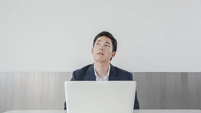 생각의 전환은 부정적인 생각을 바꾸는 데 효과적이다｜출처: 클립아트코리아