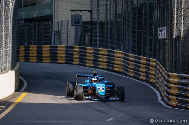 FR 월드컵은 프레디 슬래터(영국, 11번)이 토요일 예선 레이스 우승을 기록했으나, 일요일 결승 리타이어, 우승은 테오필 나엘(프랑스, 6번)이 차지했다.