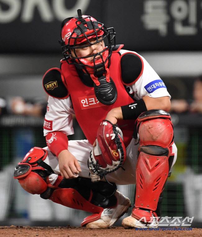 2023 KBO리그 KIA 타이거즈와 LG 트윈스의 경기가 19일 광주기아챔피언스필드에서 열렸다. KIA 포수 한승택이 사인을 확인하고 있다. 광주=박재만 기자pjm@sportschosun.com/2023.09.19/