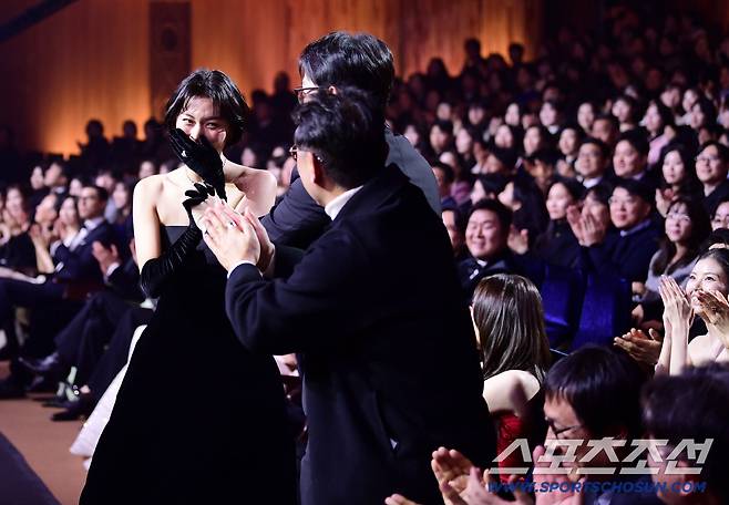 19일 제46회 청룡영화상 시상식이 여의도 KBS홀에서 열렸다. 신인여우상을 수상한 김도연. 여의도=송정헌 기자songs@sportschosun.com/2025.11.19/