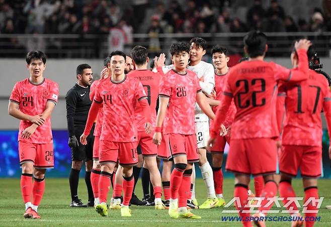 18일 서울월드컵경기장에서 열린 대한민국과 가나의 A매치 평가전. 승리한 대한민국 선수들이 기뻐하고 있다. 상암=박재만 기자 pjm@sportschosun.com/2025.11.18/