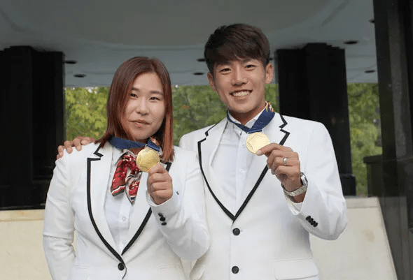 김범준과 김애경은 2014 인천 아시안게임에서 나란히 금메달 3개를 목에 걸며 최고의 순간을 맞았다. 채널에이 자료