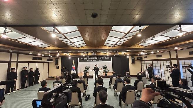 21일 일본 니가타현 사도시 한 호텔에서 열린 ‘사도광산 강제동원 조선인 희생자 추도식’에서 이혁 주일 한국대사가 추도사를 읽고 있다.