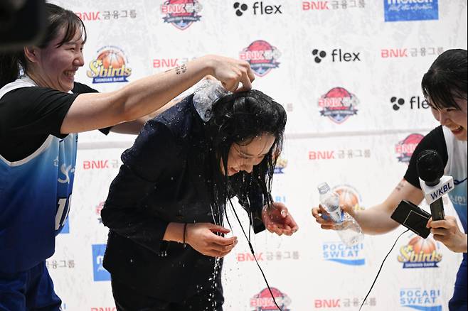 최윤아 신한은행 감독. 사진=WKBL