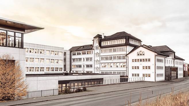 스위스 르 상티에 지역에 자리잡은 매뉴팩처 전경. 사진 예거 르쿨트르 홈페이지