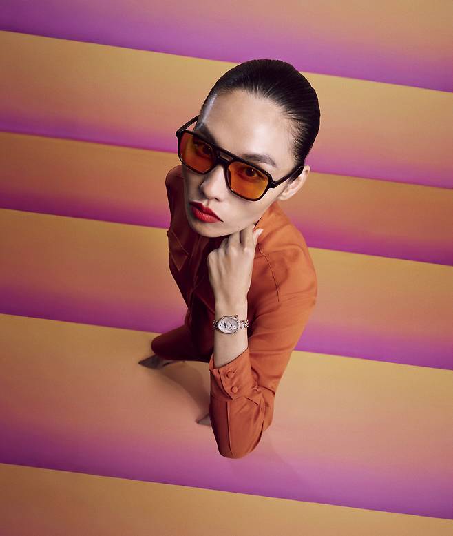 레인 드 네이플 9935 모델을 착용한 모델. 사진 브레게