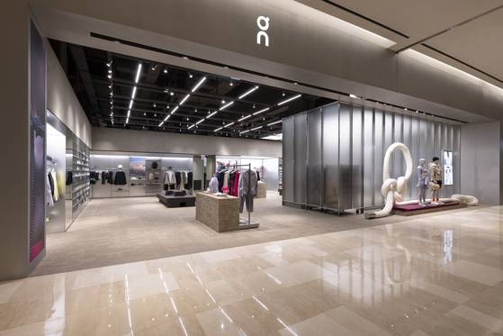 온(On)의 서울 잠실 롯데월드몰점 전경. 사진 온(On)