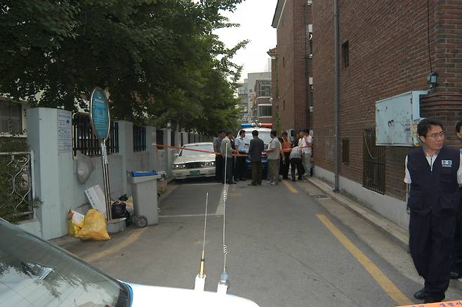 2005년 살해된 채 버려진 여성의 시체가 연달아 발견되자 경찰은 대대적인 수사를 벌였다. 하지만 피의자를 특정하지 못해 미제사건으로 남았다. 서울경찰청 광역수사단