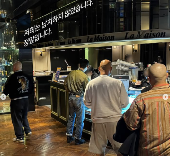 영화 ‘부고니아’ 민머리 상영회. (사진=CGV 인스타그램 갈무리)