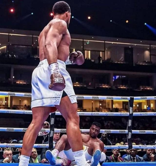 조슈아는 헤비급 최강 복서 중 하나다. 최전성기에서 내려오고 있으나 여전히 정상급 복서로 평가받고 있다. 사진=X