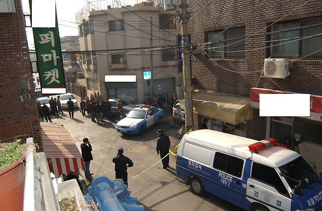 2005년 서울 양천구 신정동 부녀자 살인사건 당시 현장에 출동한 경찰 모습. [서울경찰청 제공]