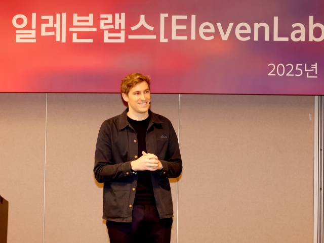 마티 스타니셰프스키(Mati Staniszewski) 일레븐랩스 공동 창업자 겸 최고경영자(CEO)가 21일 JW메리어트호텔에서 개최한 기자간담회에서 일레븐랩스의 기술에 대해 설명하고 있다. 일레븐랩스