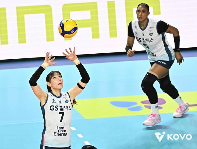 안혜진(왼쪽)과 지젤 실바. /사진=KOVO 제공