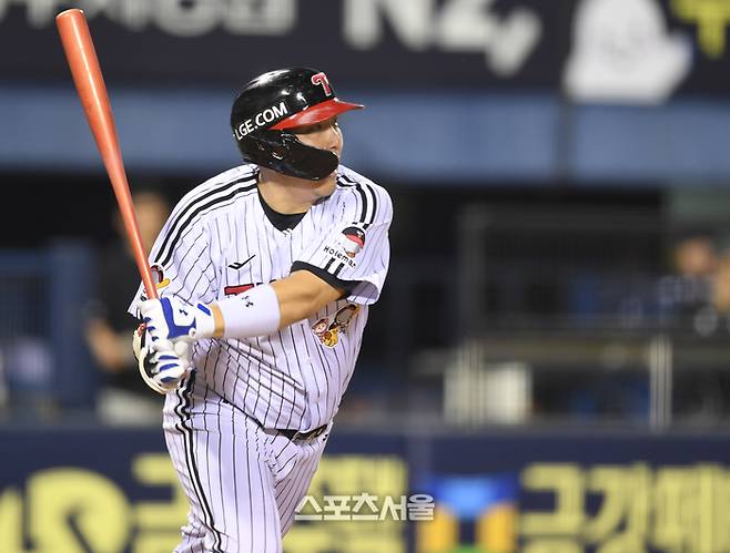 LG 김현수가 7일 서울 잠실구장에서 열린 2025 KBO리그 두산과 경기 7회말 1사1,3루 내야땅볼을 치고 있다. 잠실 | 최승섭기자 thunder@sportsseoul.com