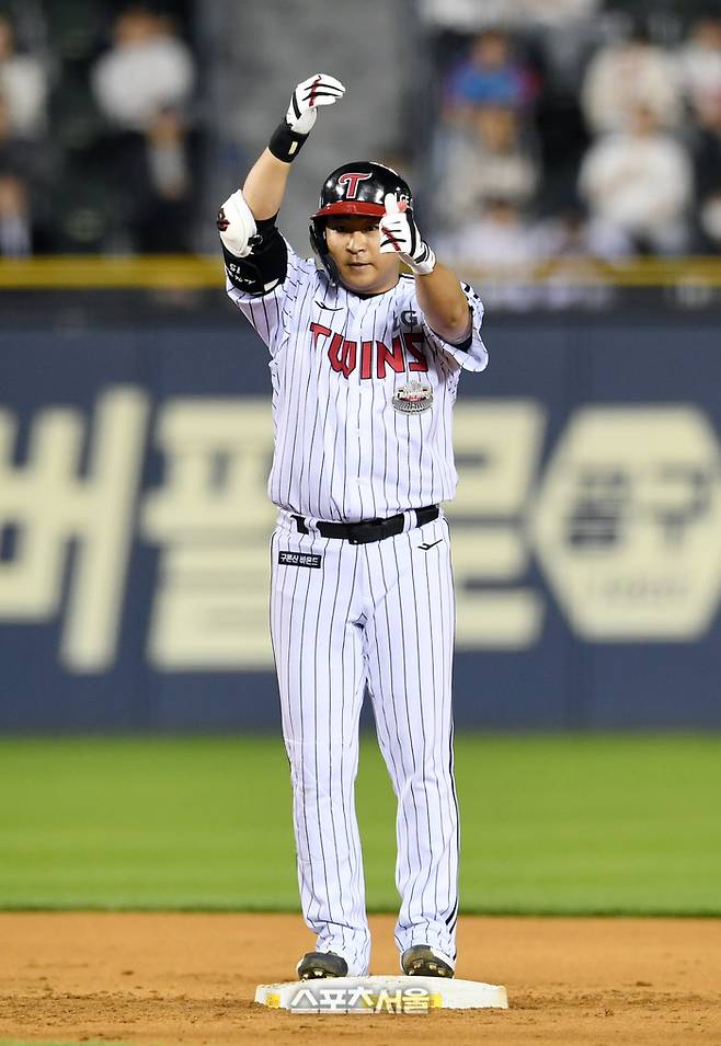 LG 안익훈이 잠실구장에서 열린 2024 KBO리그 롯데전에서 안타를 친 후 세리머니를 하고 있다. 잠실 | 박진업 기자 upandup@sportsseoul.com