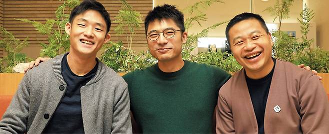 지난 7일 서울 용산구에서 WEEKLY BIZ와 만난 글로벌 1위 필기 앱 ‘굿노트’ 경영진. 왼쪽부터 펠릭스 코크 굿노트 AI 엔지니어링 매니저, 스티븐 챈 최고경영자(CEO), 민 트란 최고운영책임자(COO). 챈 CEO는 “카페에서 한국 학생들이 굿노트를 사용하는 모습을 볼 때마다 한국 시장의 중요성을 체감한다”고 했다. /고운호 기자