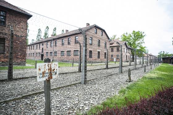 지난 5월 6일 아우슈비츠 강제 수용소 내부 모습. 신화통신=연합뉴스