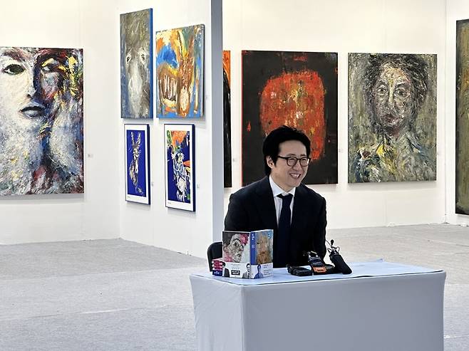 간담회에 참석한 박신양 작가의 모습 / 사진=권효정 여행+ 기자