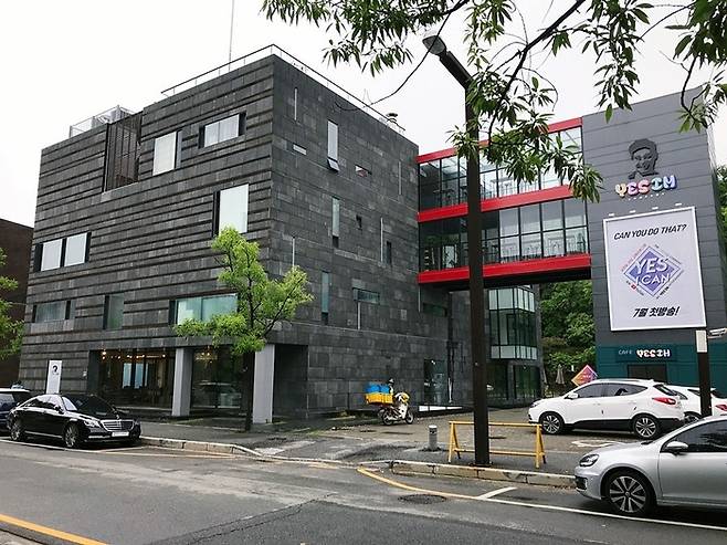 파주 문발동 소재 예스아이엠엔터테인먼트 사옥. (예스아이엠엔터테인먼트 제공)