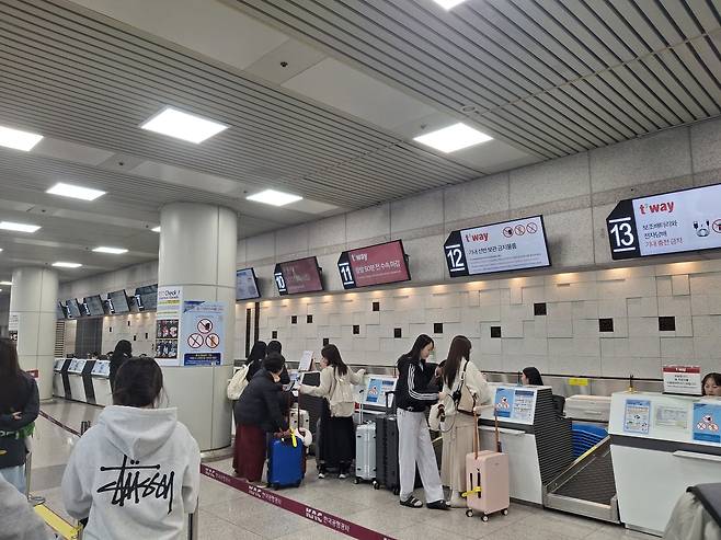 청주공항 티웨이항공 카운터 [청주=김성우 기자]