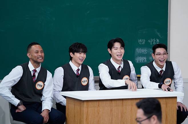 [서울=뉴시스] 오는 22일 오후 9시 방송하는 JTBC 예능 프로그램 '아는 형님'에선 서장훈이 감독으로 있는 농구팀 '라이징이글스' 멤버 전태풍·박은석·손태진·정진운이 출연한다. (사진=JTBC 제공) 2025.11.21. photo@newsis.com *재판매 및 DB 금지