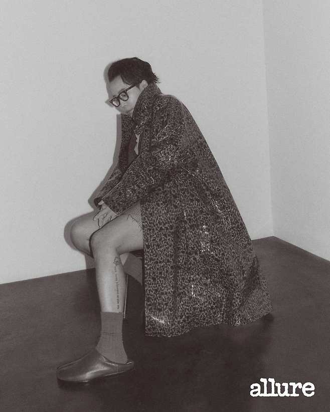 삶에 대한 이야기를 풀어놓은 정재형. 얼루어 코리아 제공