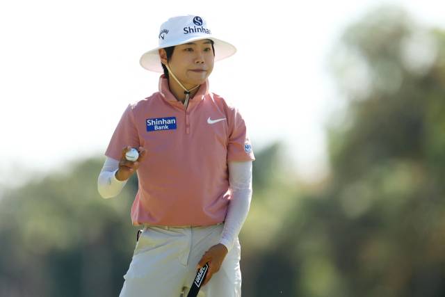 갤러리에게 인사하고 있는 이소미. 사진 제공=AFP연합뉴스