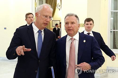 드미트리예프 특사(왼쪽)와 미국 위트코프 특사 [로이터=연합뉴스 자료사진]