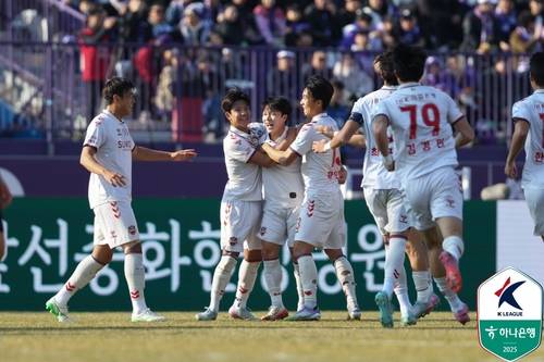 이재원의 득점 후 기쁨을 나누는 수원FC 선수들. [한국프로축구연맹 제공. 재판매 및 DB 금지]