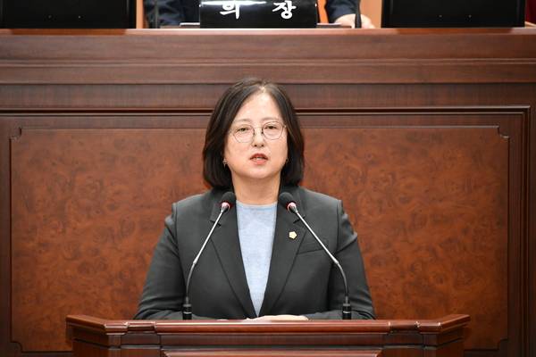 이혜영(더불어민주당, 장유3동) 김해시의원이 지난 21일 열린 제275회 시의회에서 5분 자유발언을 하고 있다. /김해시의회