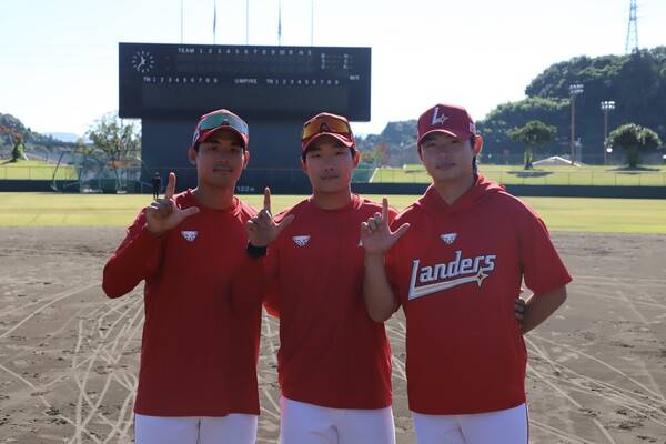 SSG는 지난 10월 25일부터 11월 23일까지 일본 가고시마현 사쓰마센다이 종합운동공원에서 유망주 집중 육성 캠프를 진행했다(사진=SSG)